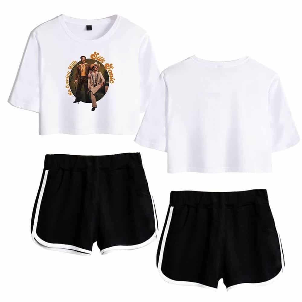 Silk static vintage style graphic t-shirt, casual chic streetwear top with retro design.
